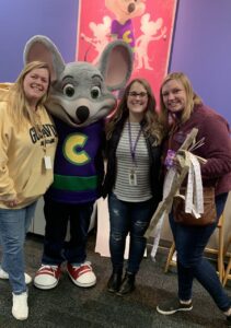 chuckie cheese night group picture